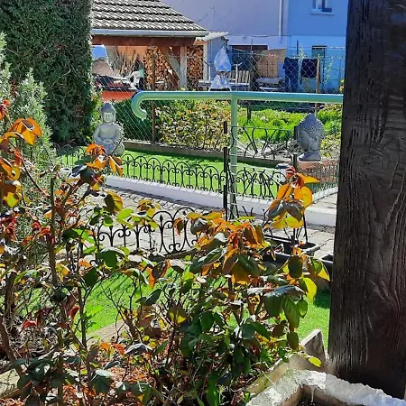 Jolie Maison Modulable De 4 A 6 Lits Avec Jardinet *