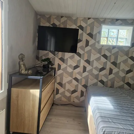 Jolie Maison Modulable De 4 A 6 Lits Avec Jardinet * 伊格涅